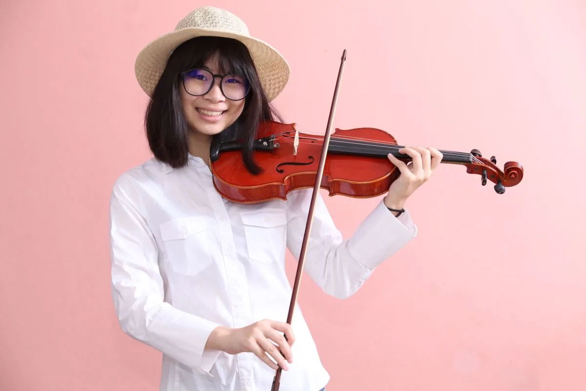 Intermediate violin player