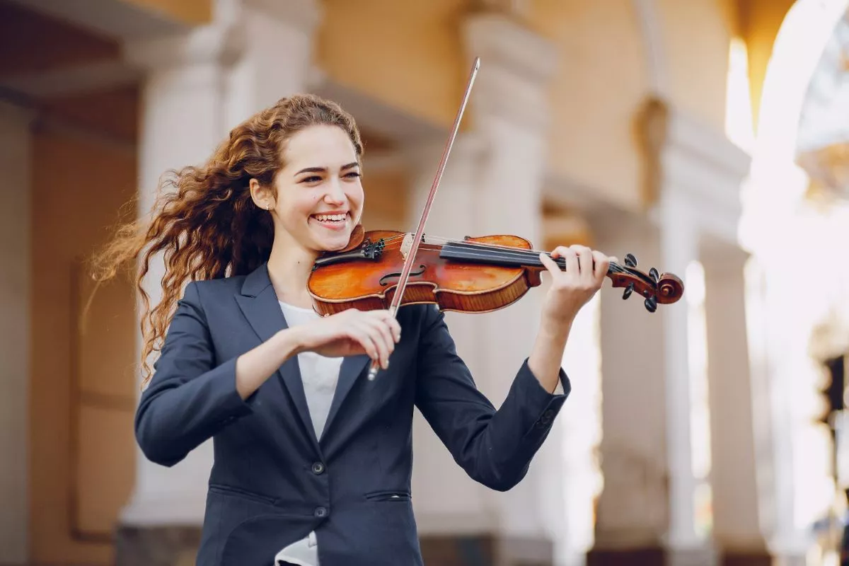 Student taking Advanced violin lessons